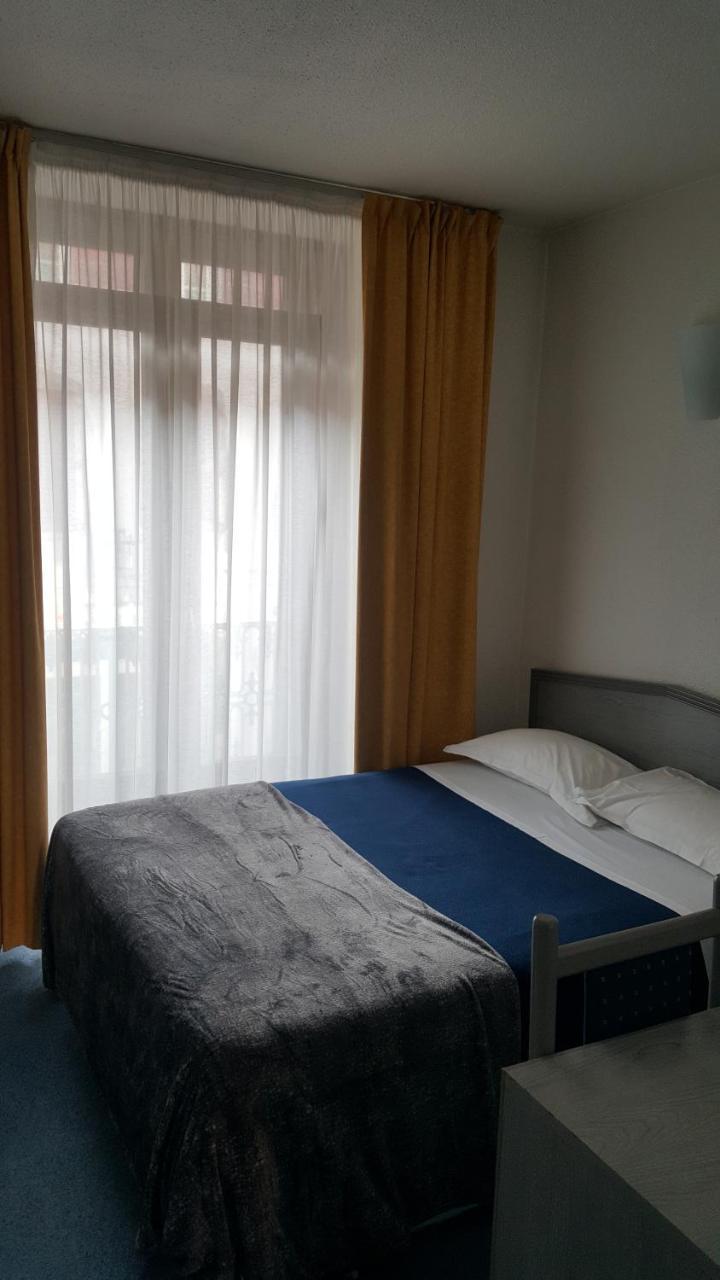 Hotel De Geneve Et Restaurant , Faverges-Seythenex Ngoại thất bức ảnh
